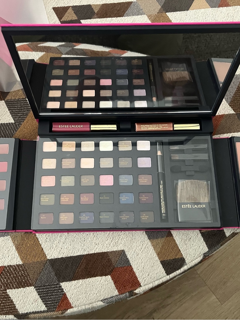 New Huge Estée Lauder Make Up Kit